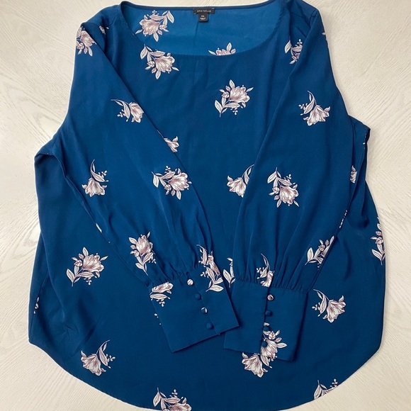 Ann Taylor Tops - Ann Taylor Long Sleeve Women’s Pattern Blouse